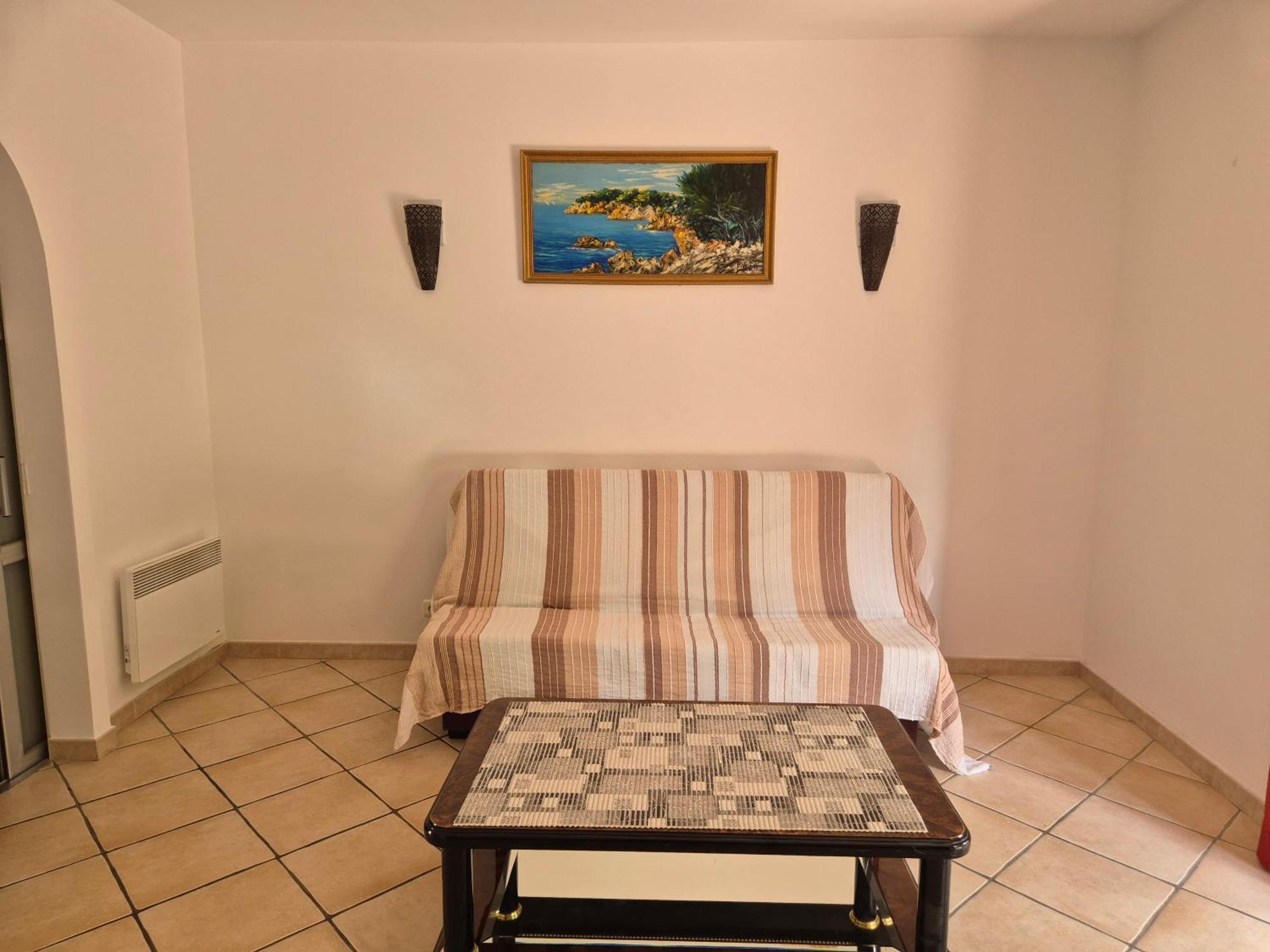 Joli Appartement Climatise Avec Terrasse A Moin 10 Minutes A Pieds De La Plage Кальви Экстерьер фото