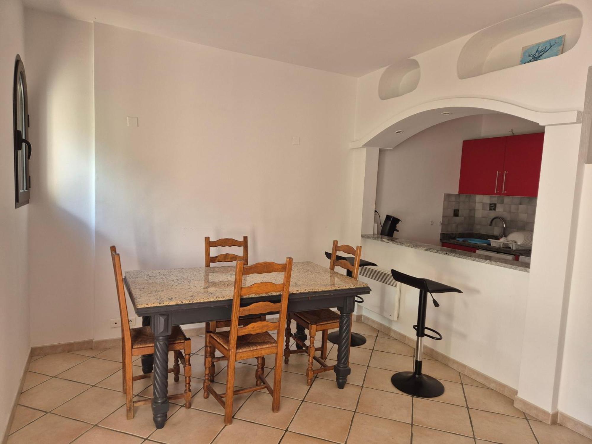 Joli Appartement Climatise Avec Terrasse A Moin 10 Minutes A Pieds De La Plage Кальви Экстерьер фото