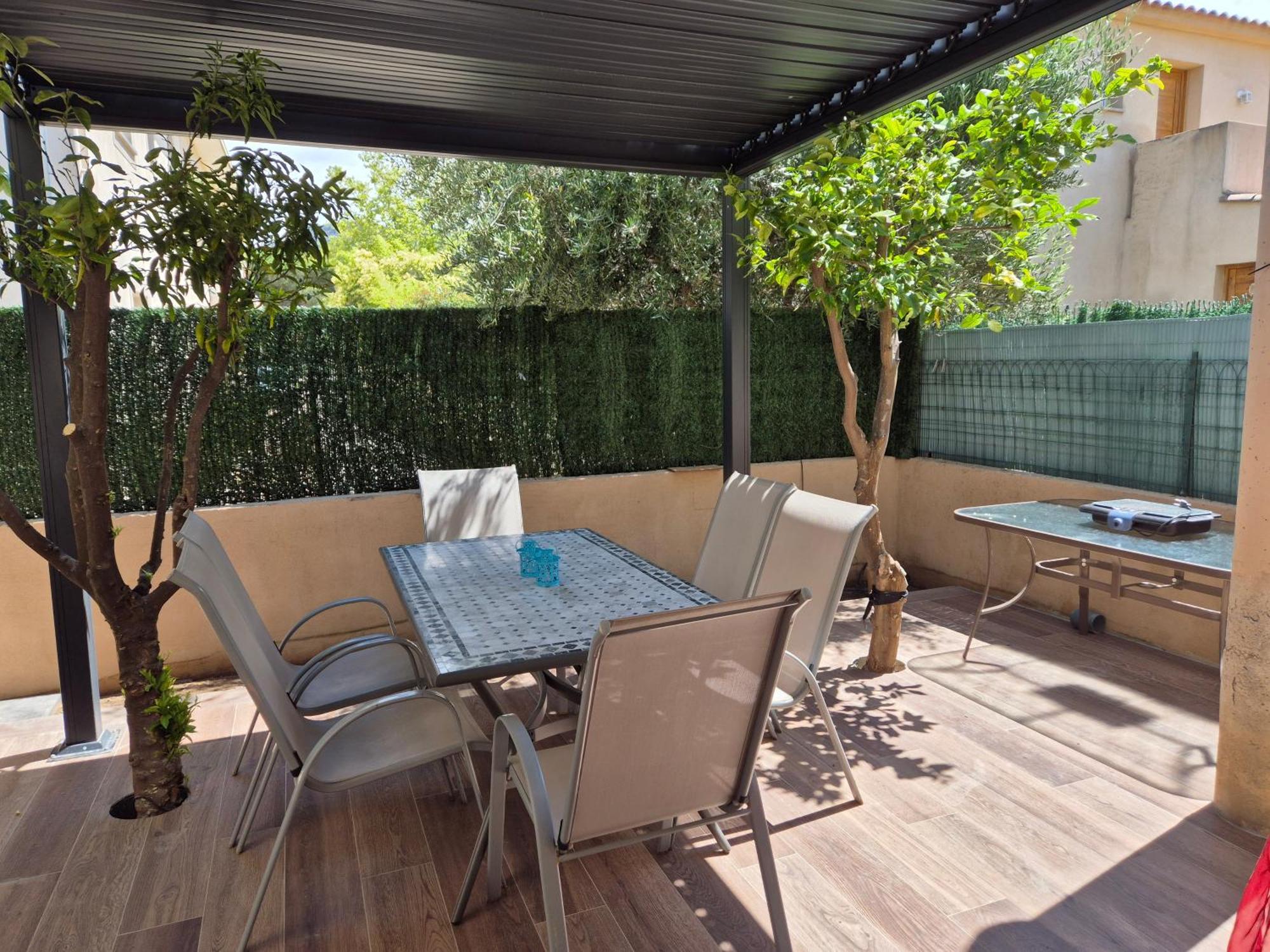Joli Appartement Climatise Avec Terrasse A Moin 10 Minutes A Pieds De La Plage Кальви Экстерьер фото